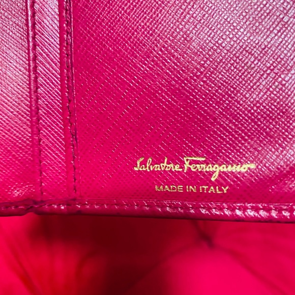 Pink Salvatore Ferragamo wallet - Picture 4 of 5